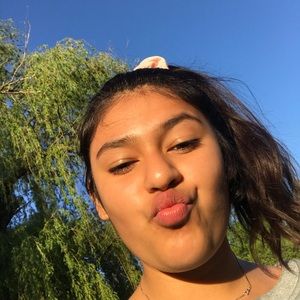 Meet your Posher, Alicia